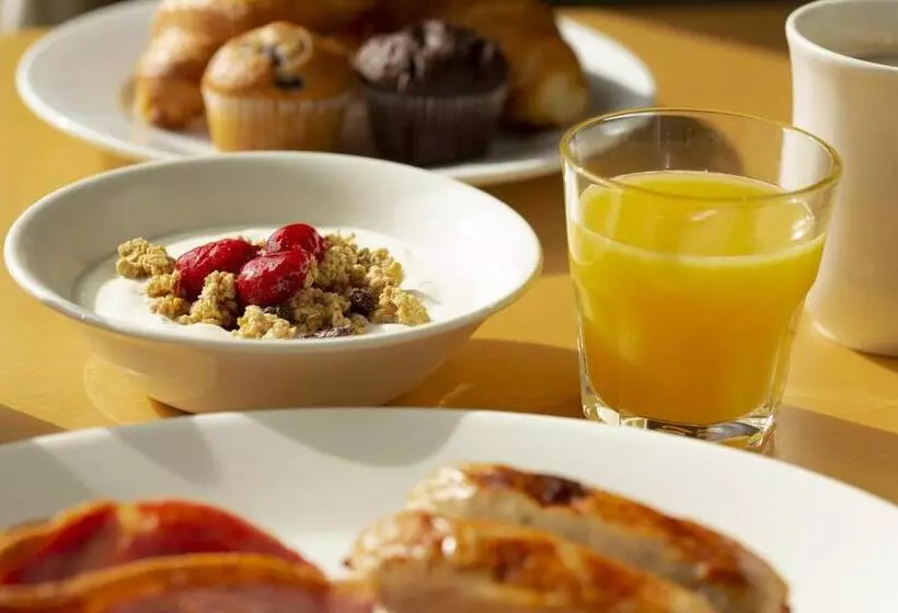 בית מלון כפרי Holiday Inn Express Southampton   M27, J7, An Ihg