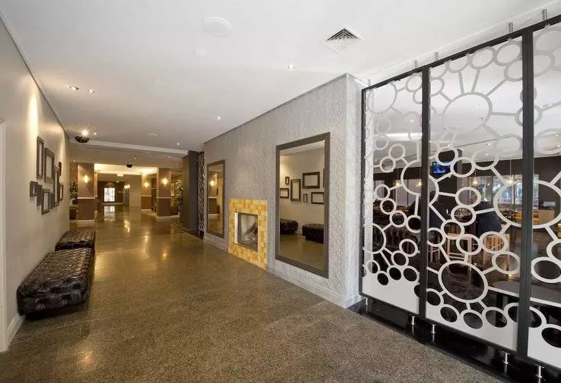 Отель Mantra On Little Bourke