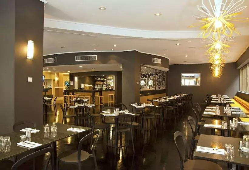 Отель Mantra On Little Bourke