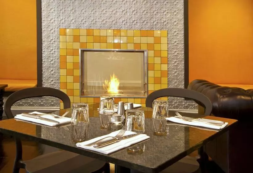 Отель Mantra On Little Bourke