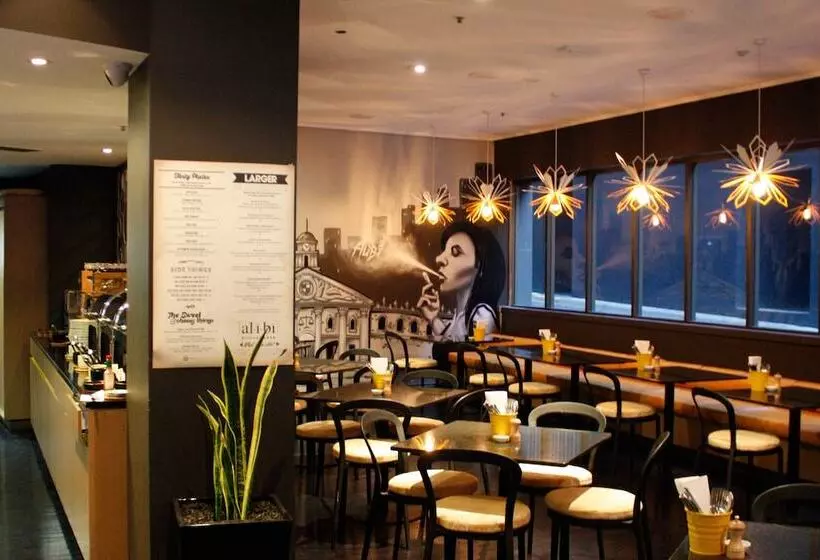 Отель Mantra On Little Bourke