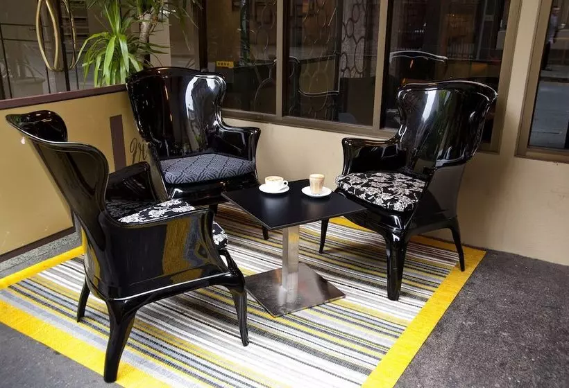 Отель Mantra On Little Bourke