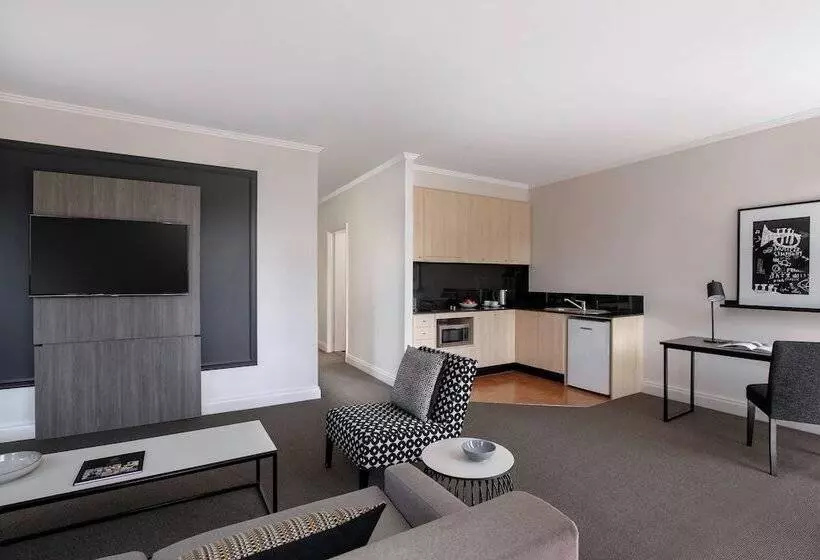 Отель Mantra On Little Bourke