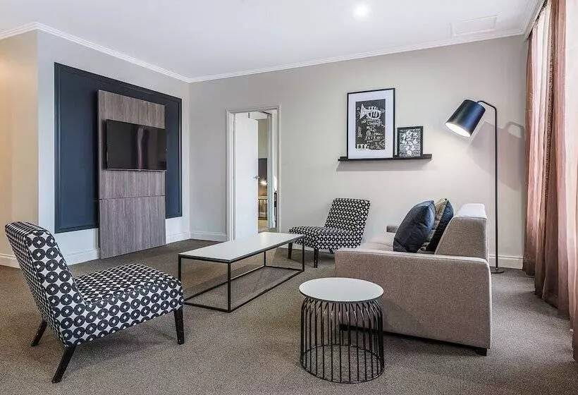 Отель Mantra On Little Bourke