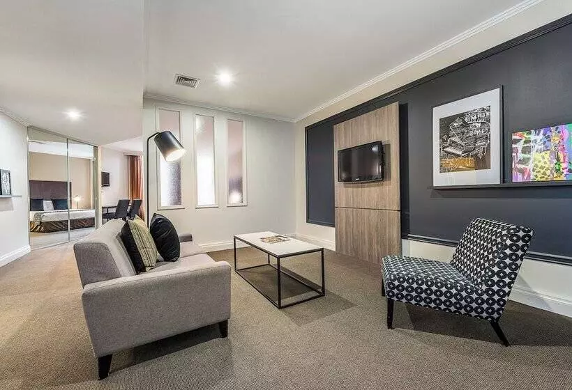 Отель Mantra On Little Bourke