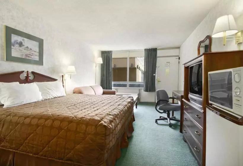 هتل Ramada By Wyndham Roanoke