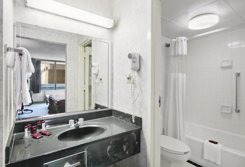 Hotel Ramada By Wyndham Roanoke