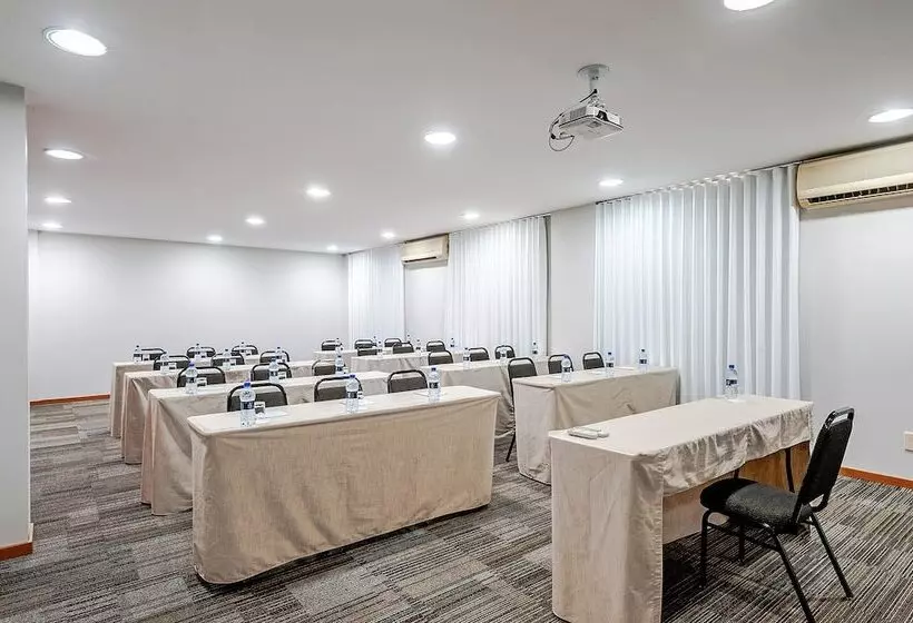 בית מלון כפרי Slim Curitiba Alto Da Xv