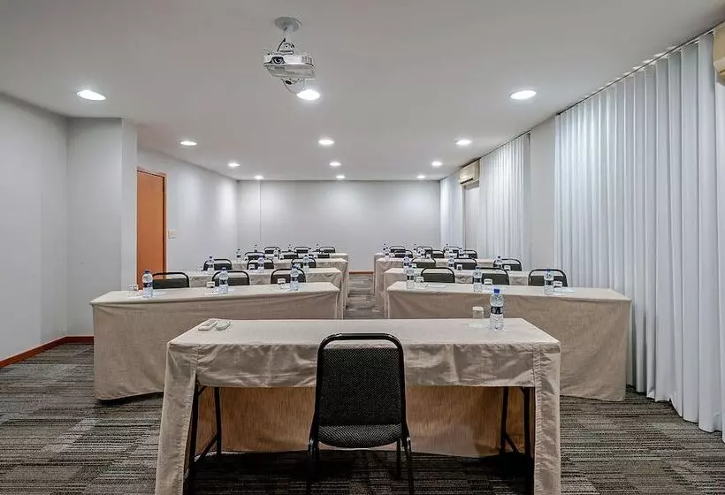 בית מלון כפרי Slim Curitiba Alto Da Xv