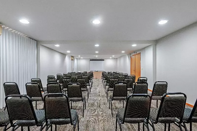 בית מלון כפרי Slim Curitiba Alto Da Xv