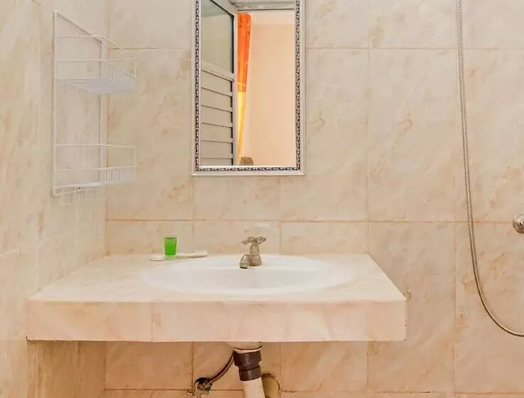Hotelli Oyo 3252 Lansano Residence
