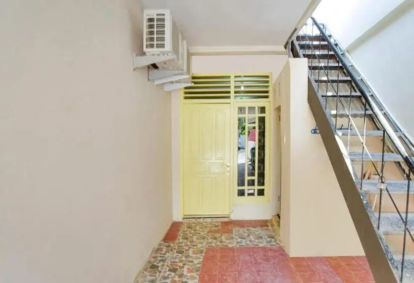ホテル Oyo 3252 Lansano Residence