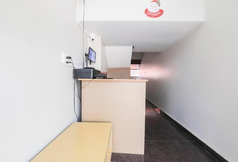 호텔 Oyo 68467 Morjim Suites