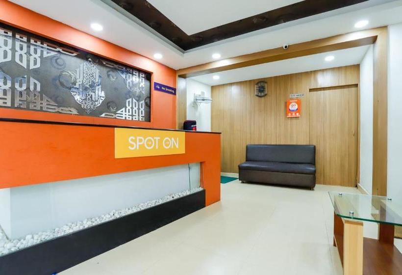 בית מלון כפרי Spot On Central Inn Near Albert Theatres