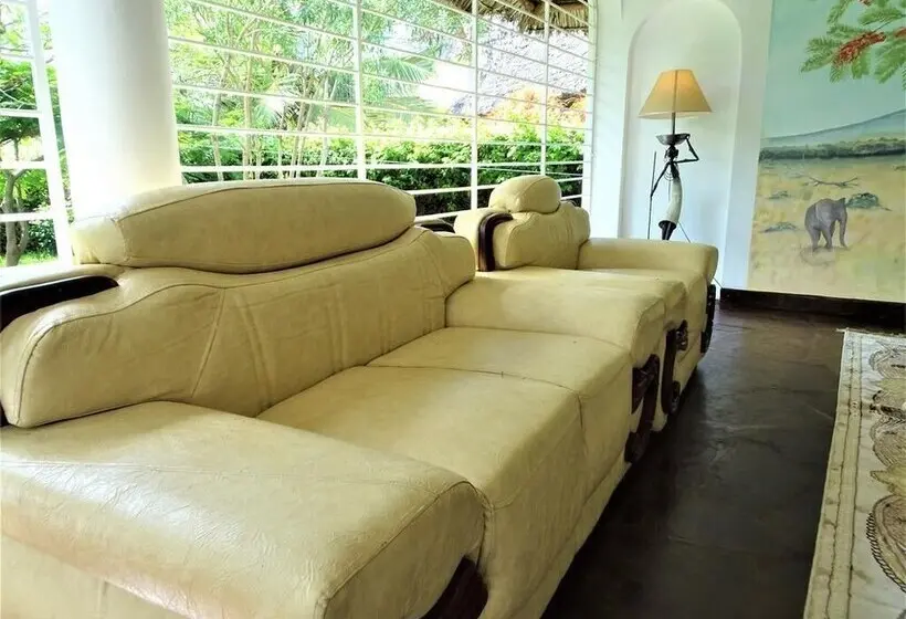 پانسیون Room In B&b Watamu, Nestled Between Pristine Beaches And Lush Tropical Forest