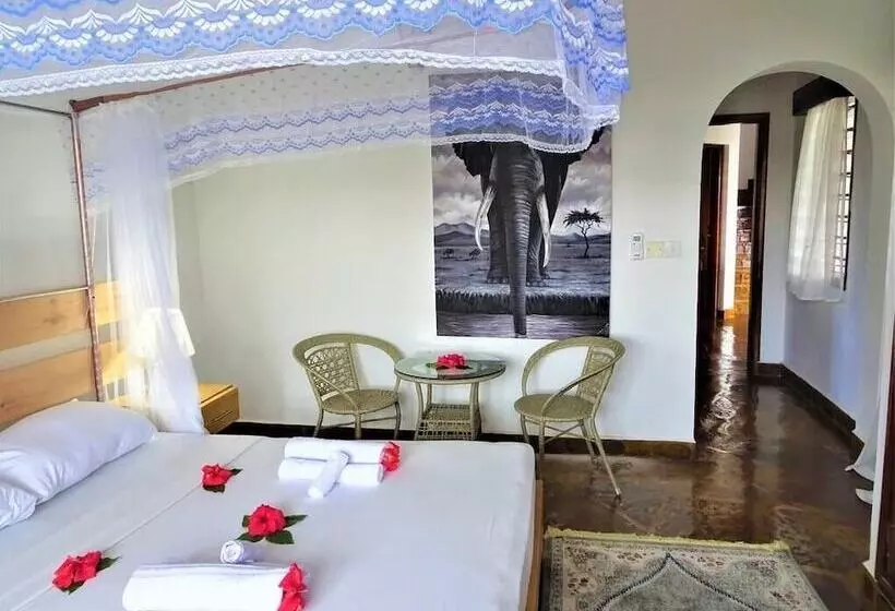پانسیون Room In B&b   Watamu, Nestled Between Pristine Beaches And Lush Tropical Forest