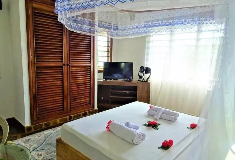 پانسیون Room In B&b   Watamu, Nestled Between Pristine Beaches And Lush Tropical Forest