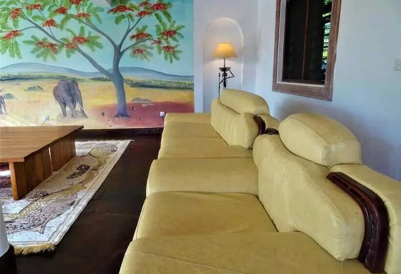 پانسیون Room In B&b   Watamu, Nestled Between Pristine Beaches And Lush Tropical Forest
