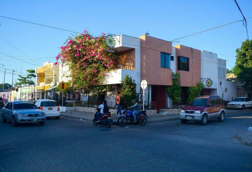 بنسيون Yosu Hostal