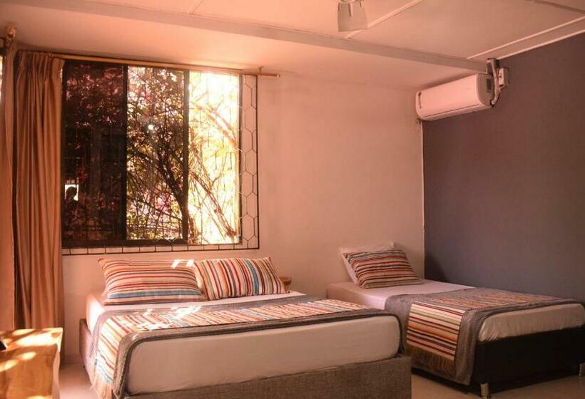 بنسيون Yosu Hostal