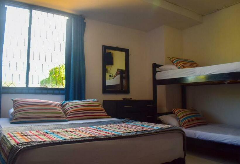 بنسيون Yosu Hostal