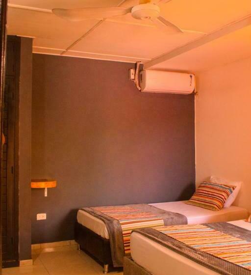 بنسيون Yosu Hostal