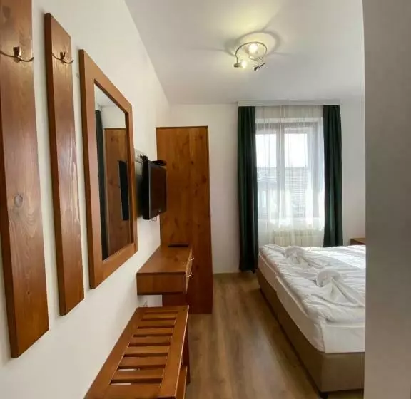 ホテル Edelweiss Central