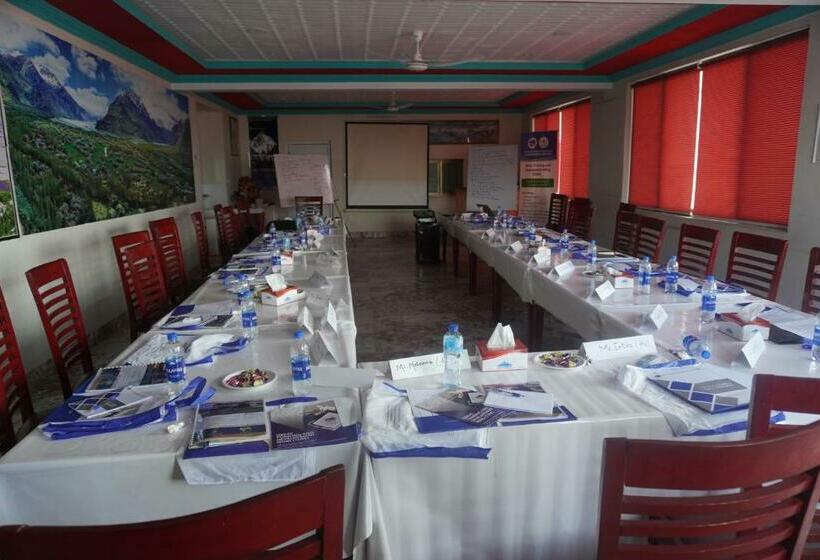هتل Mountain Lodge Skardu