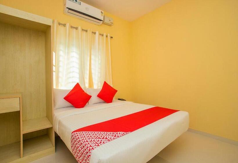 בית מלון כפרי Oyo 10522 Varcity Emerald