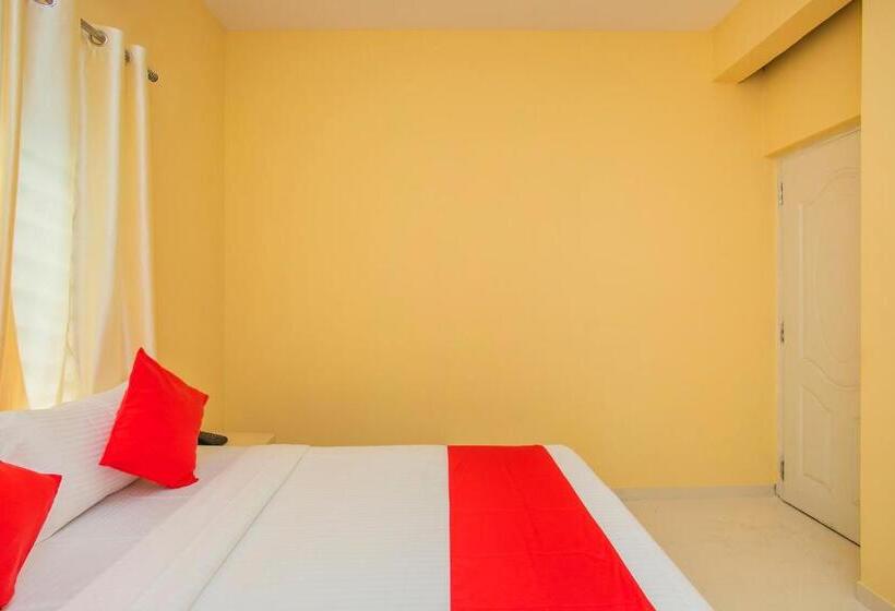 בית מלון כפרי Oyo 10522 Varcity Emerald