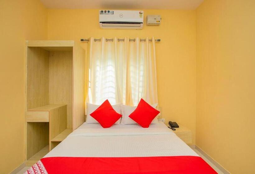 בית מלון כפרי Oyo 10522 Varcity Emerald