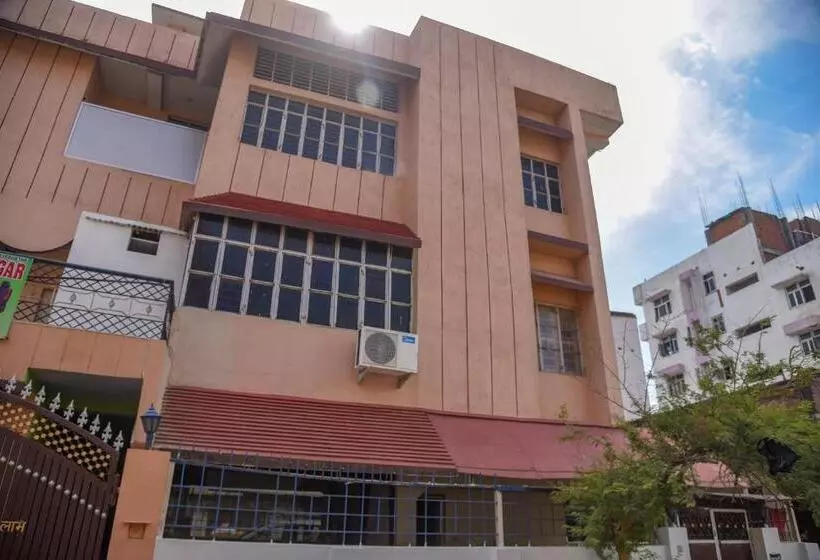 هتل Oyo 15684 Vibrant Inn