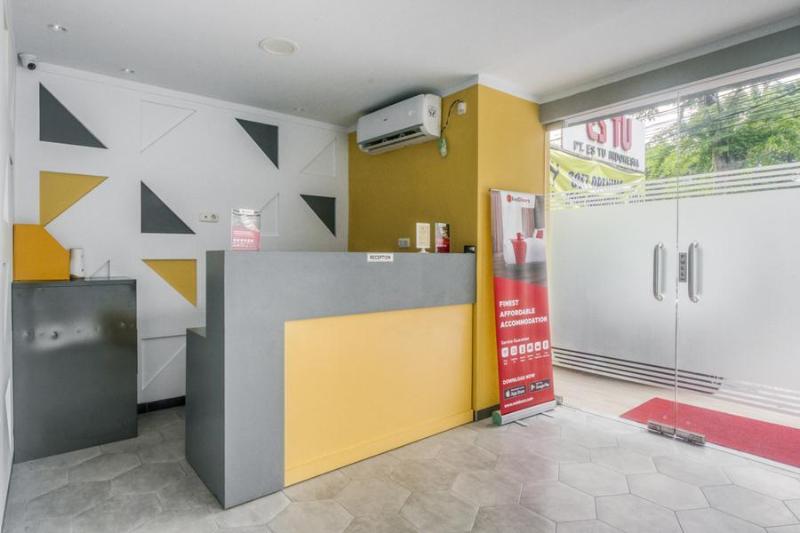 Hotel Reddoorz Plus @ Cideng Timur