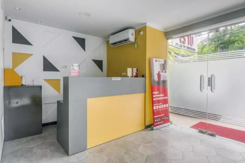 ホテル Reddoorz Plus @ Cideng Timur