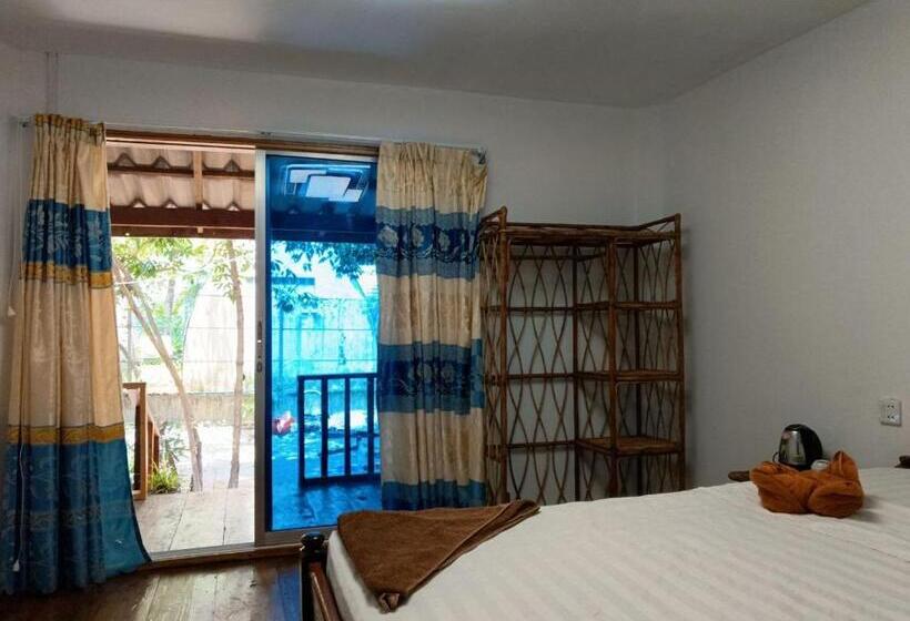 פנסיון Sunny Bungalow