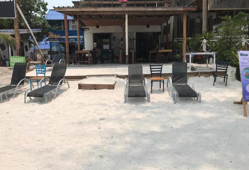 פנסיון Sunny Bungalow