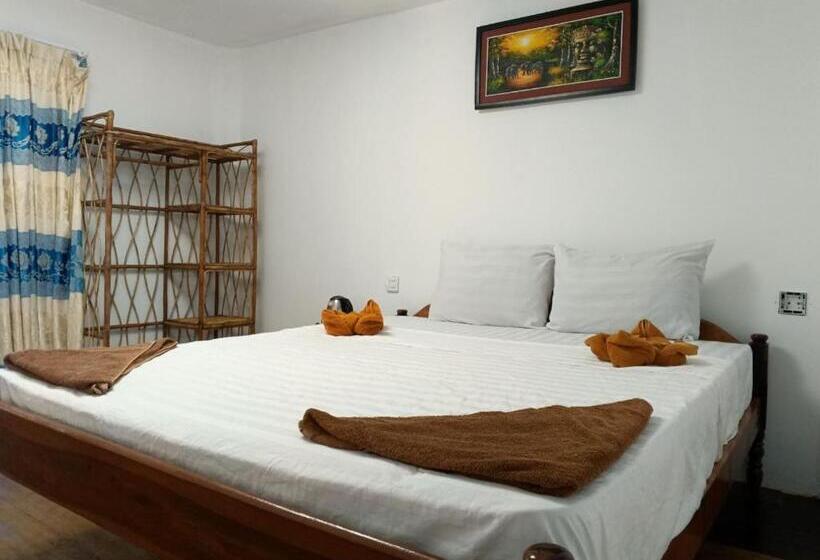 פנסיון Sunny Bungalow