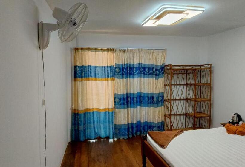 פנסיון Sunny Bungalow