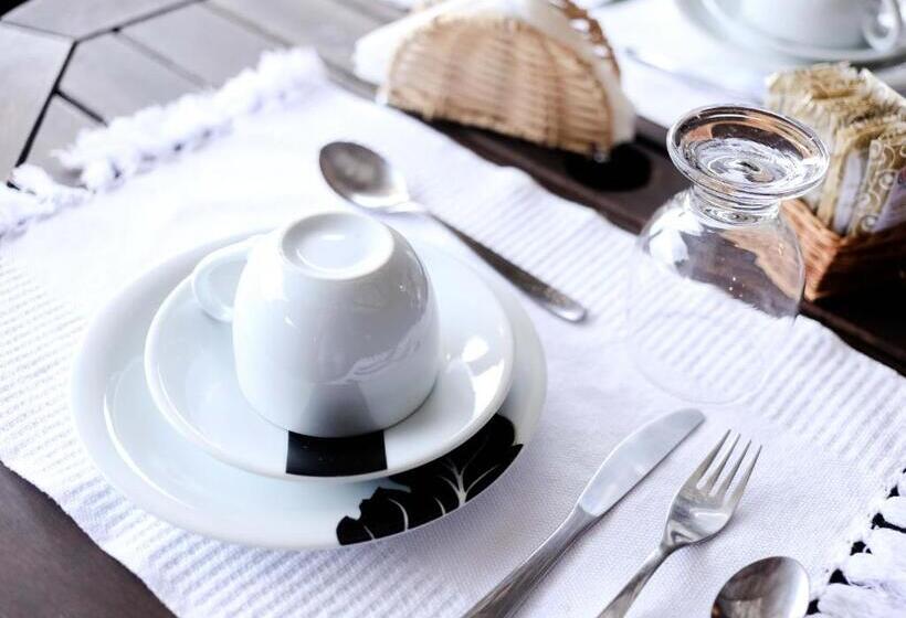 هاستل Pousada Mariola