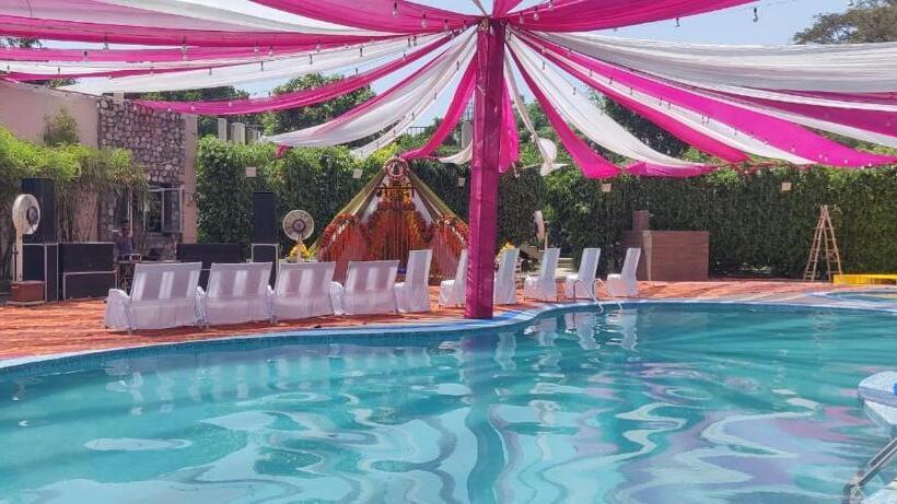 Click Resort Corbett Tiger Den