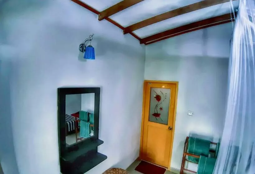 هتل Cozy Homestay Waterfall Road Ella