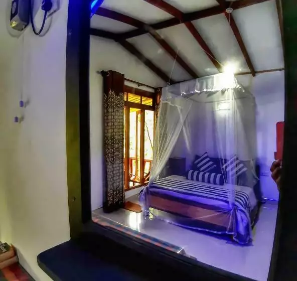 هتل Cozy Homestay Waterfall Road Ella