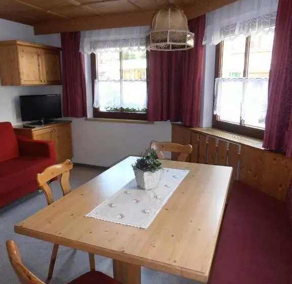 Majatalo Haus Dorfplatz