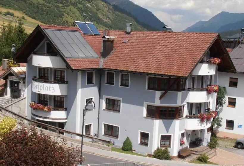 Majatalo Haus Dorfplatz