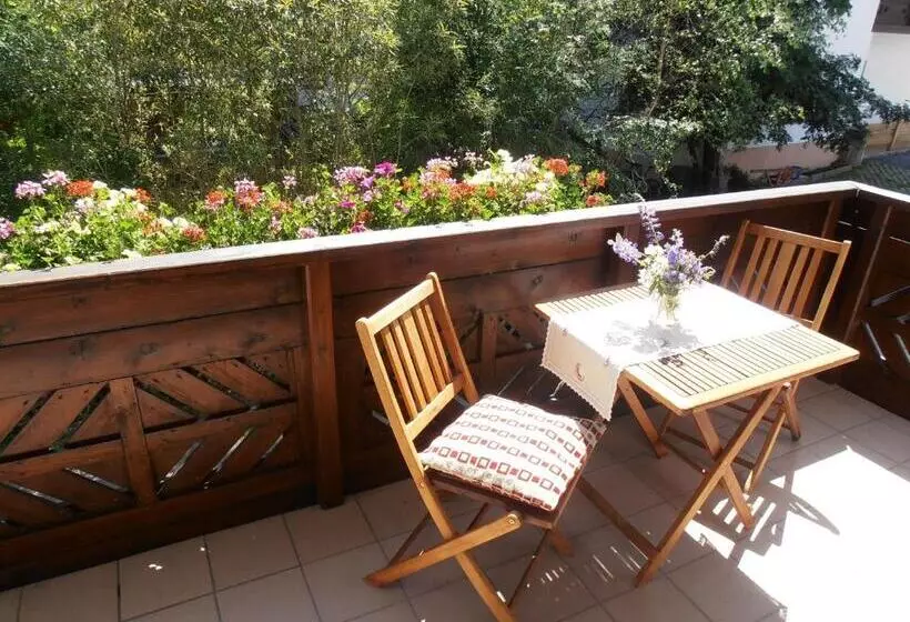 Majatalo Haus Dorfplatz