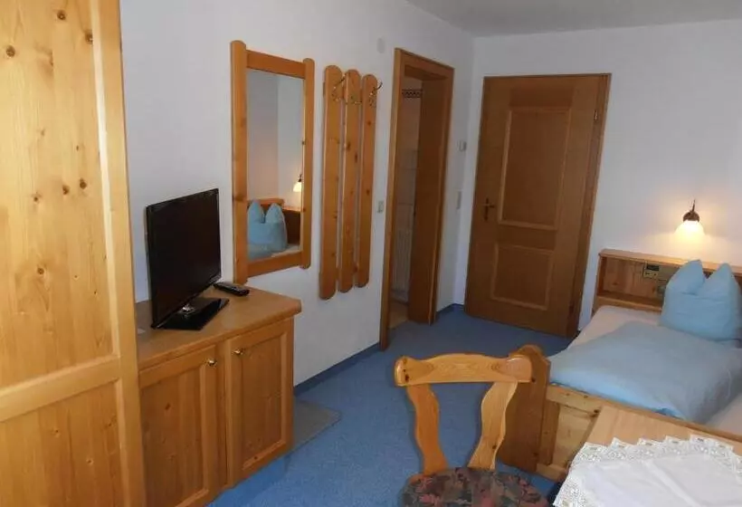 Majatalo Haus Dorfplatz