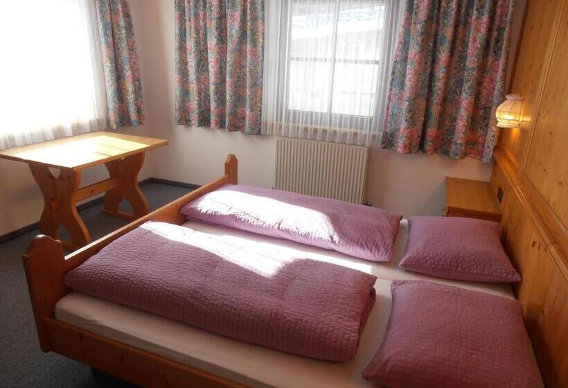 פנסיון Haus Dorfplatz