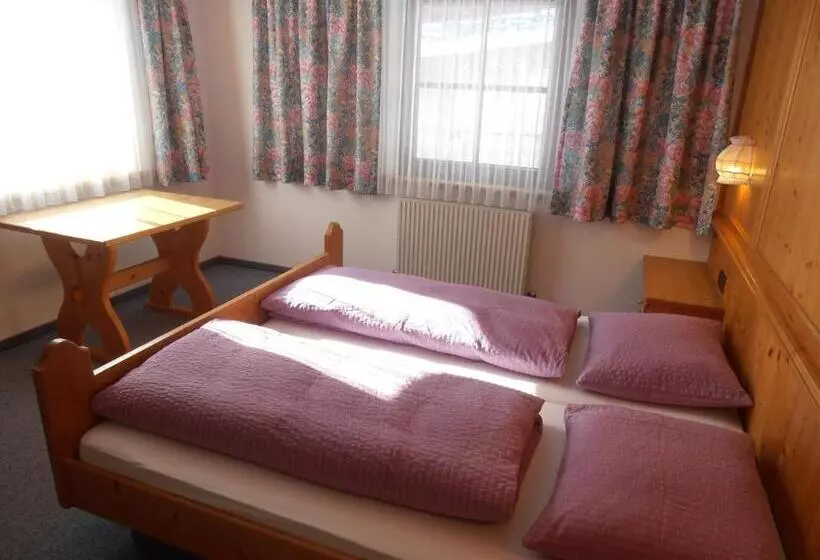 Majatalo Haus Dorfplatz