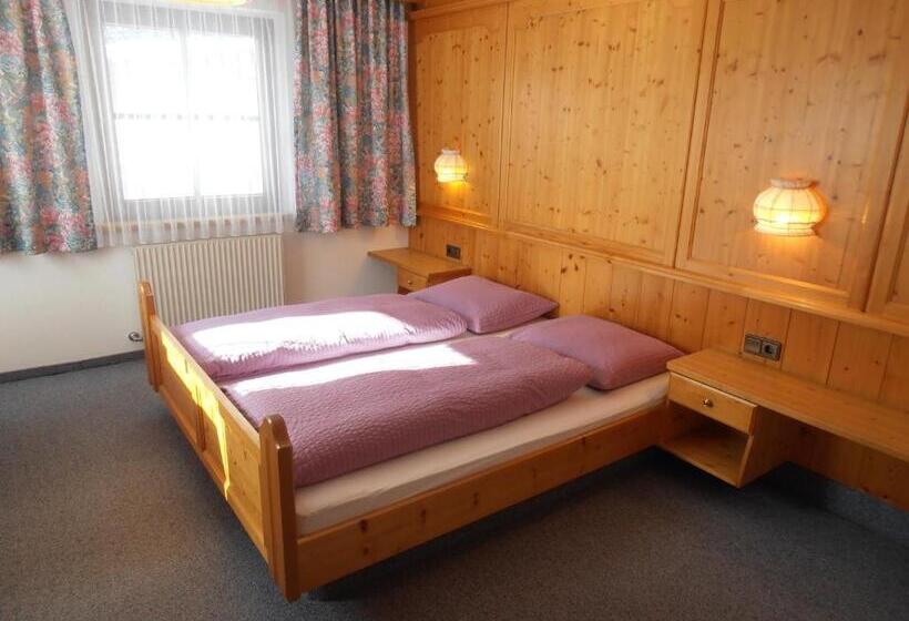 פנסיון Haus Dorfplatz