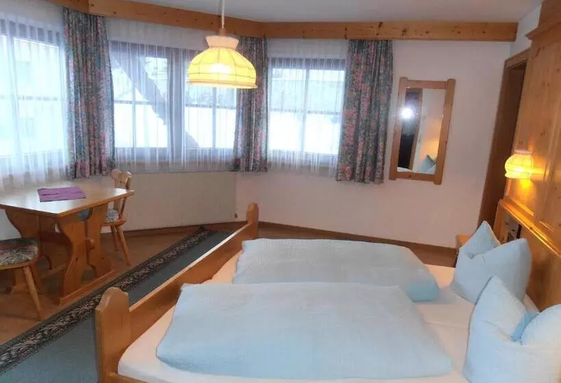 Majatalo Haus Dorfplatz